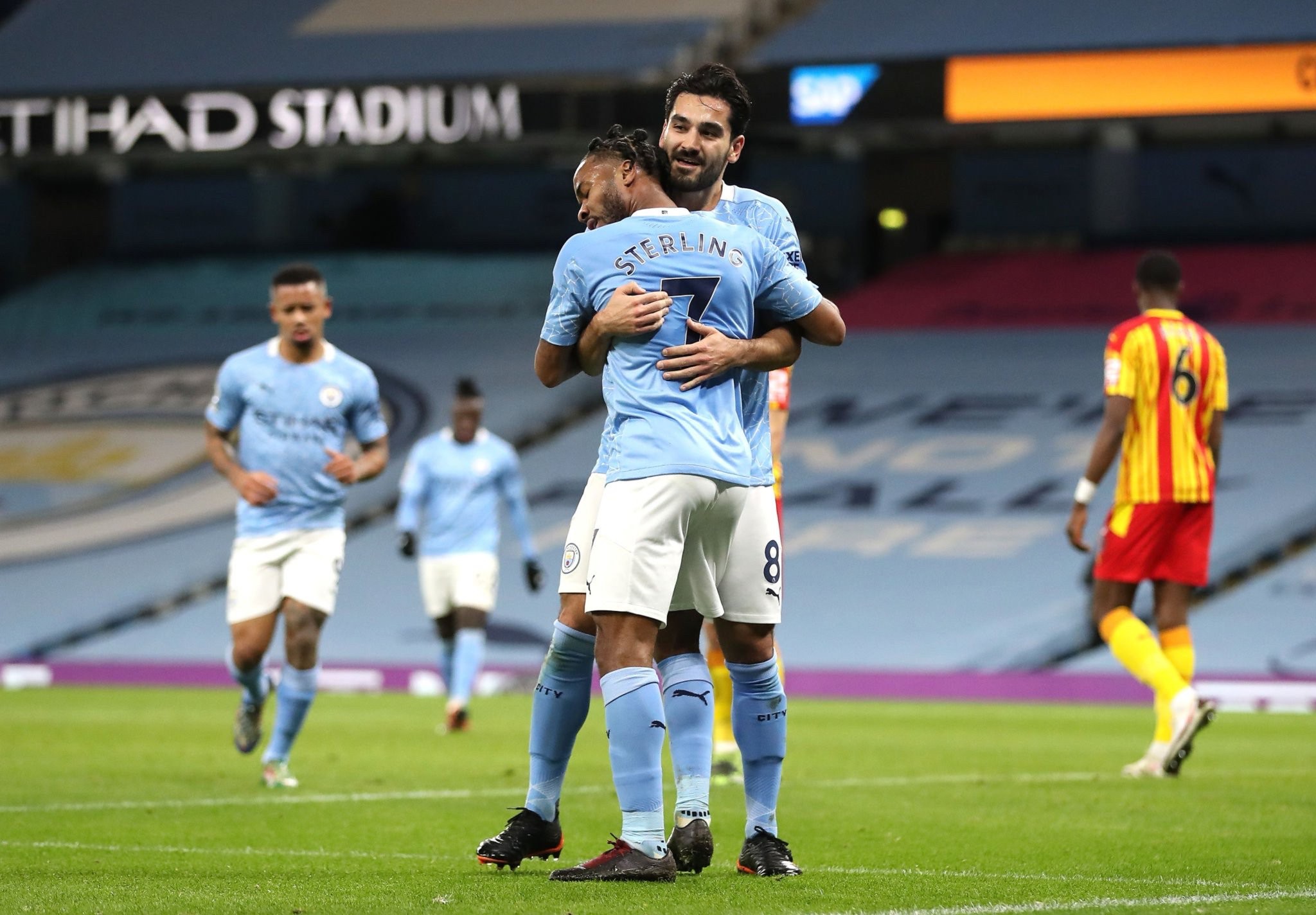 有两名球员 有两名球员